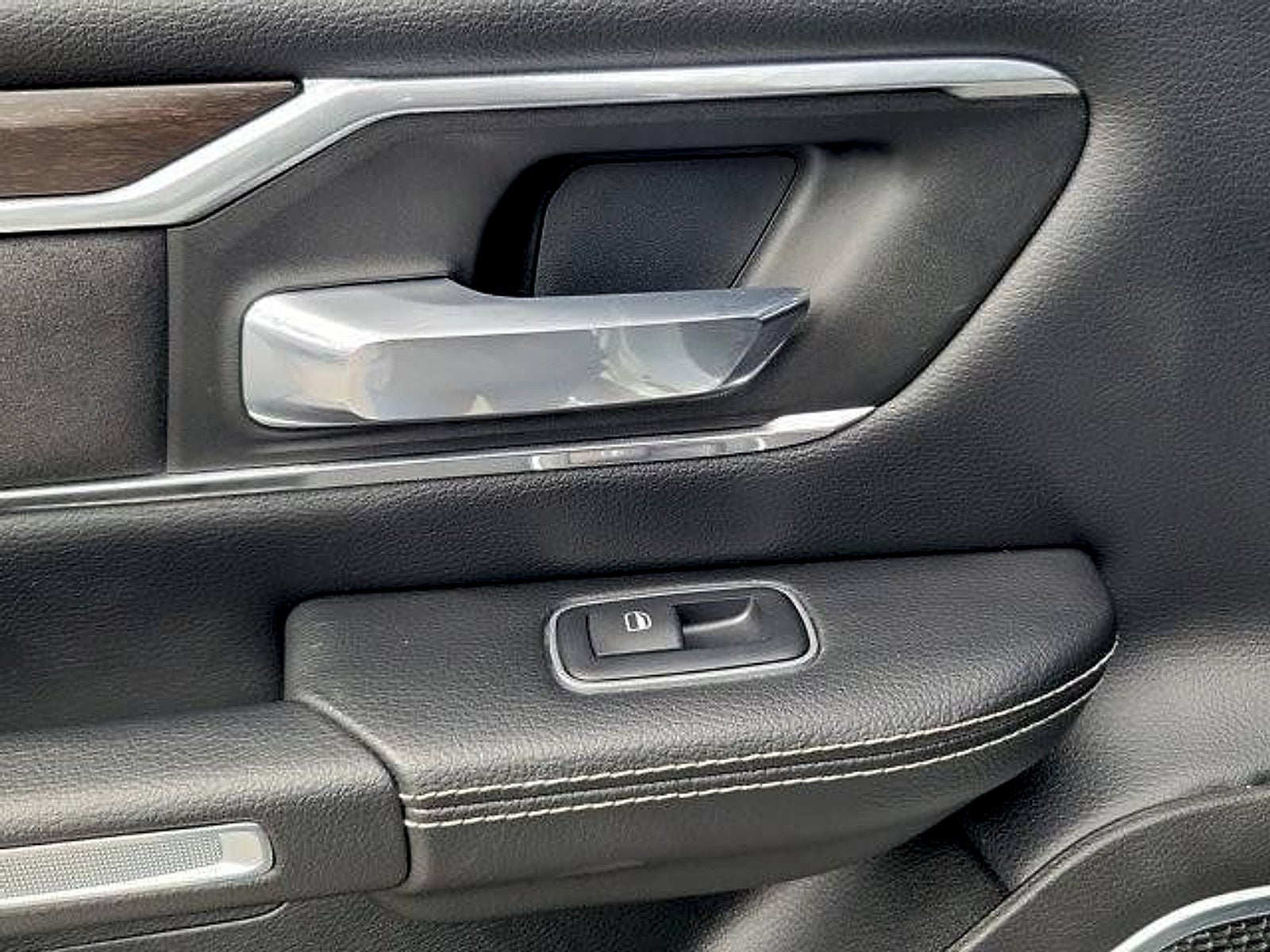 2022 RAM 1500 Laramie Crew Cab 4x4 5'7" Box