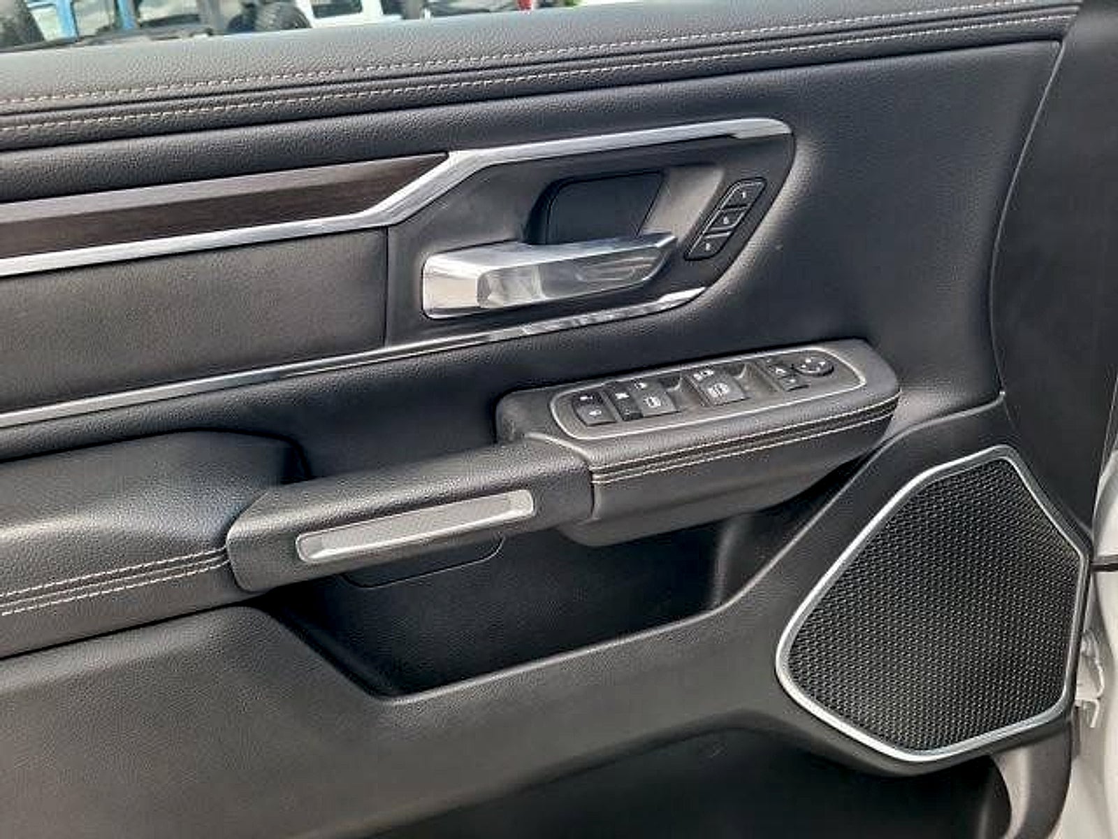 2022 RAM 1500 Laramie Crew Cab 4x4 5'7" Box
