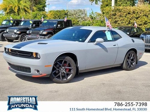 2022 Dodge Challenger SXT RWD