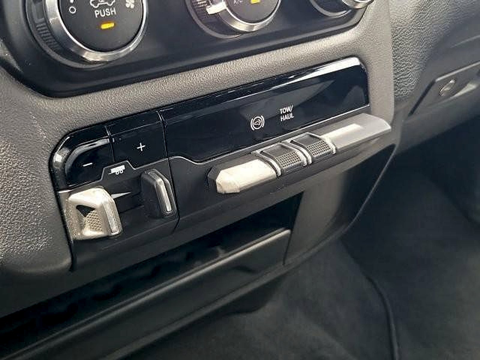 2024 RAM 3500 Big Horn Crew Cab 4x4 8' Box