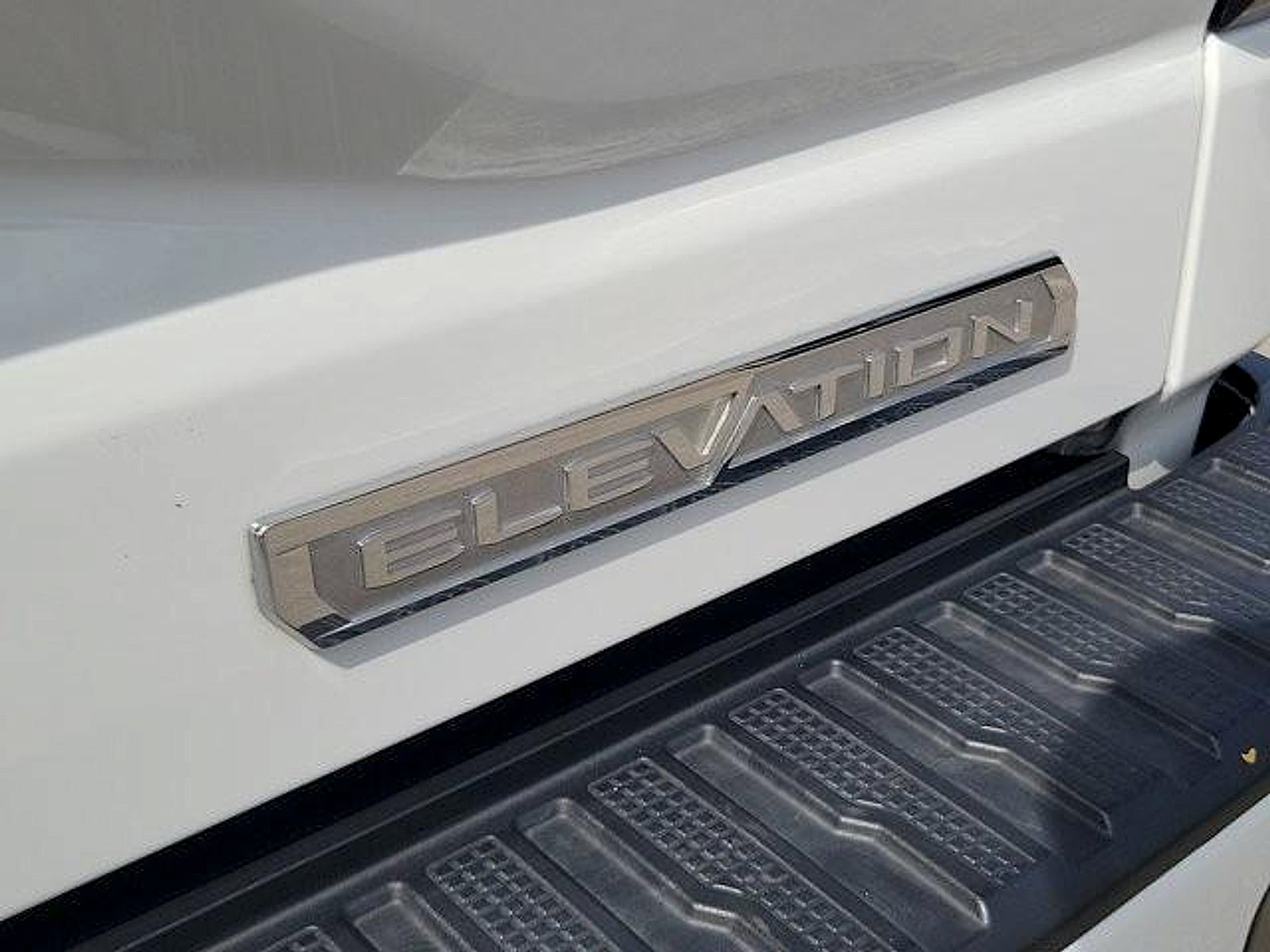 2024 GMC Sierra 1500 4WD Crew Cab Short Box Elevation with 3SB