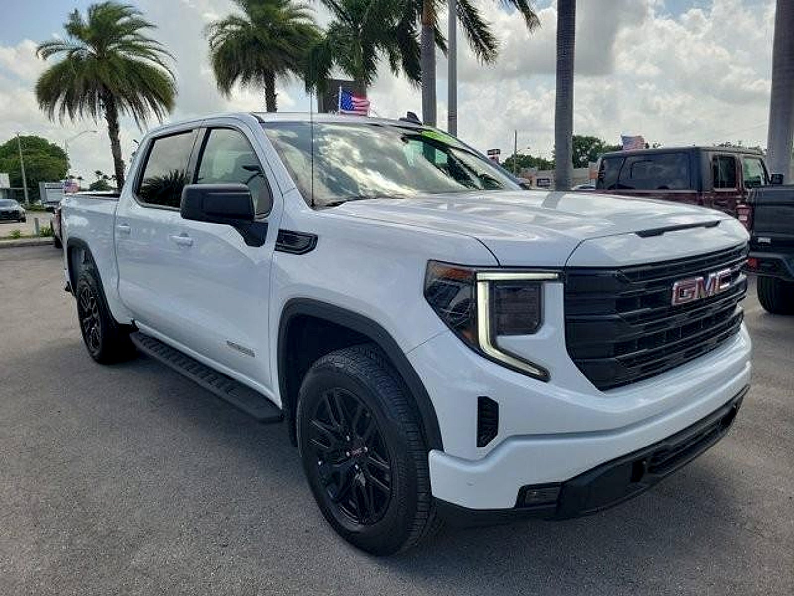 2024 GMC Sierra 1500 4WD Crew Cab Short Box Elevation with 3SB