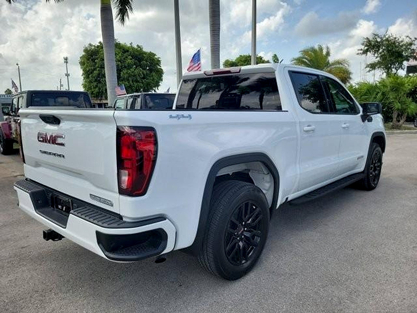 2024 GMC Sierra 1500 4WD Crew Cab Short Box Elevation with 3SB