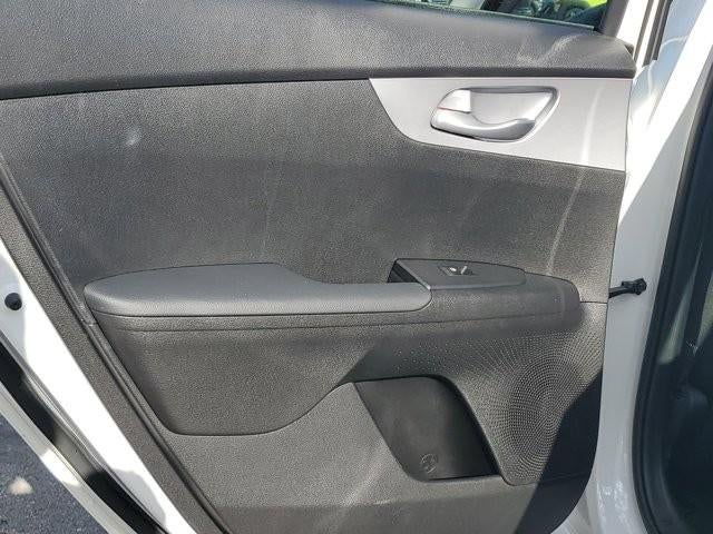 2023 Kia Forte LXS IVT