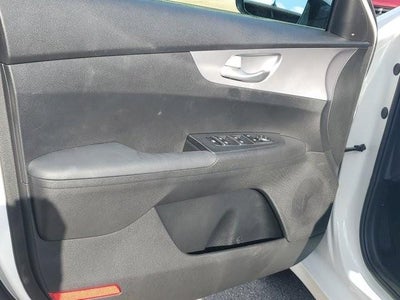 2023 Kia Forte LXS IVT