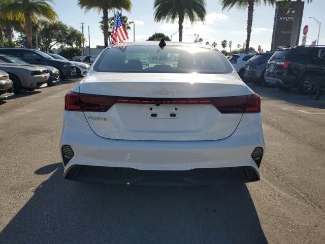 2023 Kia Forte LXS IVT