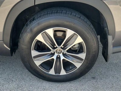 2022 Toyota Highlander XLE FWD (Natl)