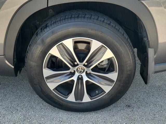 2022 Toyota Highlander XLE FWD (Natl)