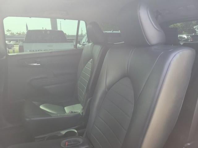2022 Toyota Highlander XLE FWD (Natl)