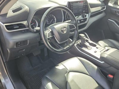 2022 Toyota Highlander XLE FWD (Natl)