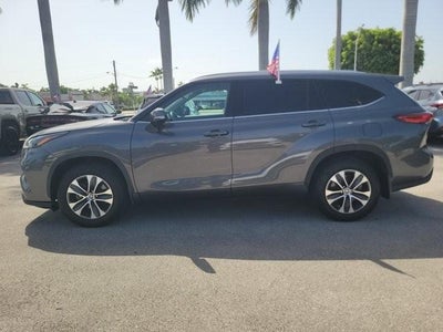 2022 Toyota Highlander XLE FWD (Natl)