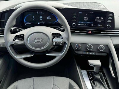 2025 Hyundai ELANTRA SE