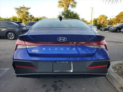 2025 Hyundai ELANTRA SE