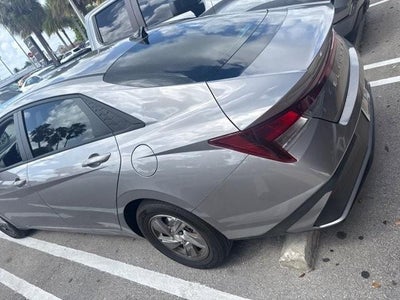 2025 Hyundai ELANTRA SE IVT