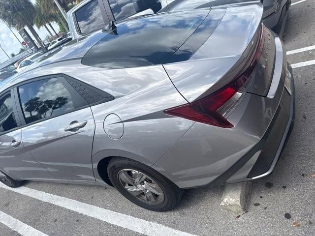 2025 Hyundai ELANTRA SE IVT