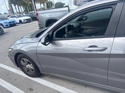 2025 Hyundai ELANTRA SE IVT