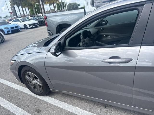 2025 Hyundai ELANTRA SE IVT
