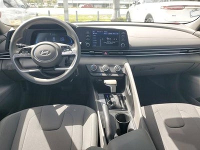 2025 Hyundai ELANTRA SE IVT