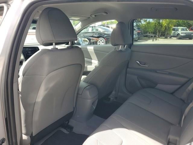 2025 Hyundai ELANTRA SE IVT