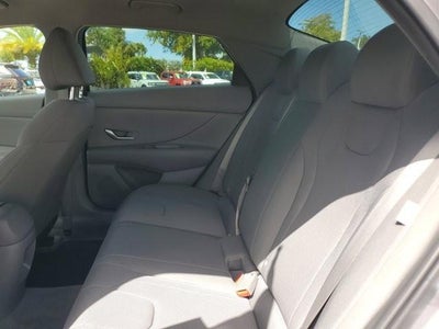 2025 Hyundai ELANTRA SE IVT