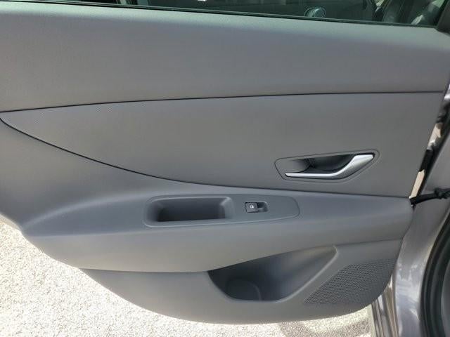 2025 Hyundai ELANTRA SE IVT