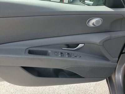 2025 Hyundai ELANTRA SE IVT