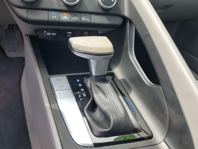 2025 Hyundai ELANTRA SE IVT