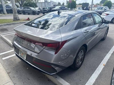 2025 Hyundai ELANTRA SE IVT