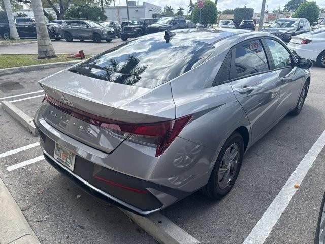 2025 Hyundai ELANTRA SE IVT