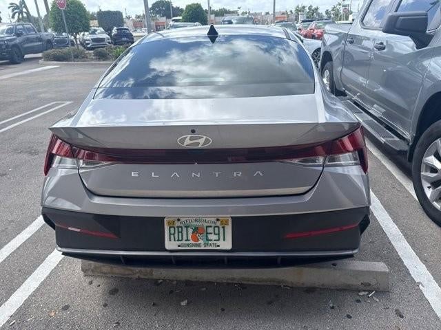2025 Hyundai ELANTRA SE IVT