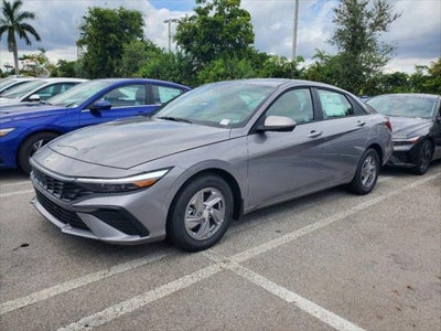 2025 Hyundai ELANTRA SE