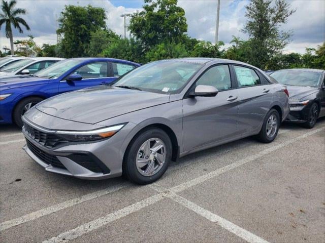 2025 Hyundai ELANTRA SE