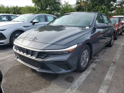 2025 Hyundai ELANTRA SE