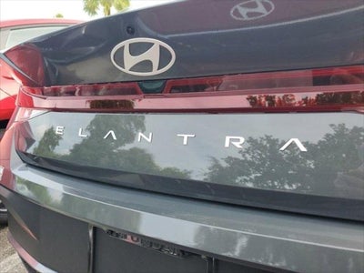 2025 Hyundai ELANTRA SE