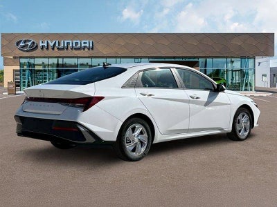 2025 Hyundai ELANTRA SE