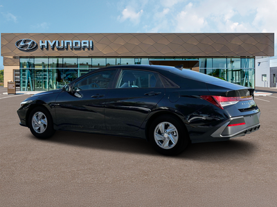2025 Hyundai ELANTRA SE