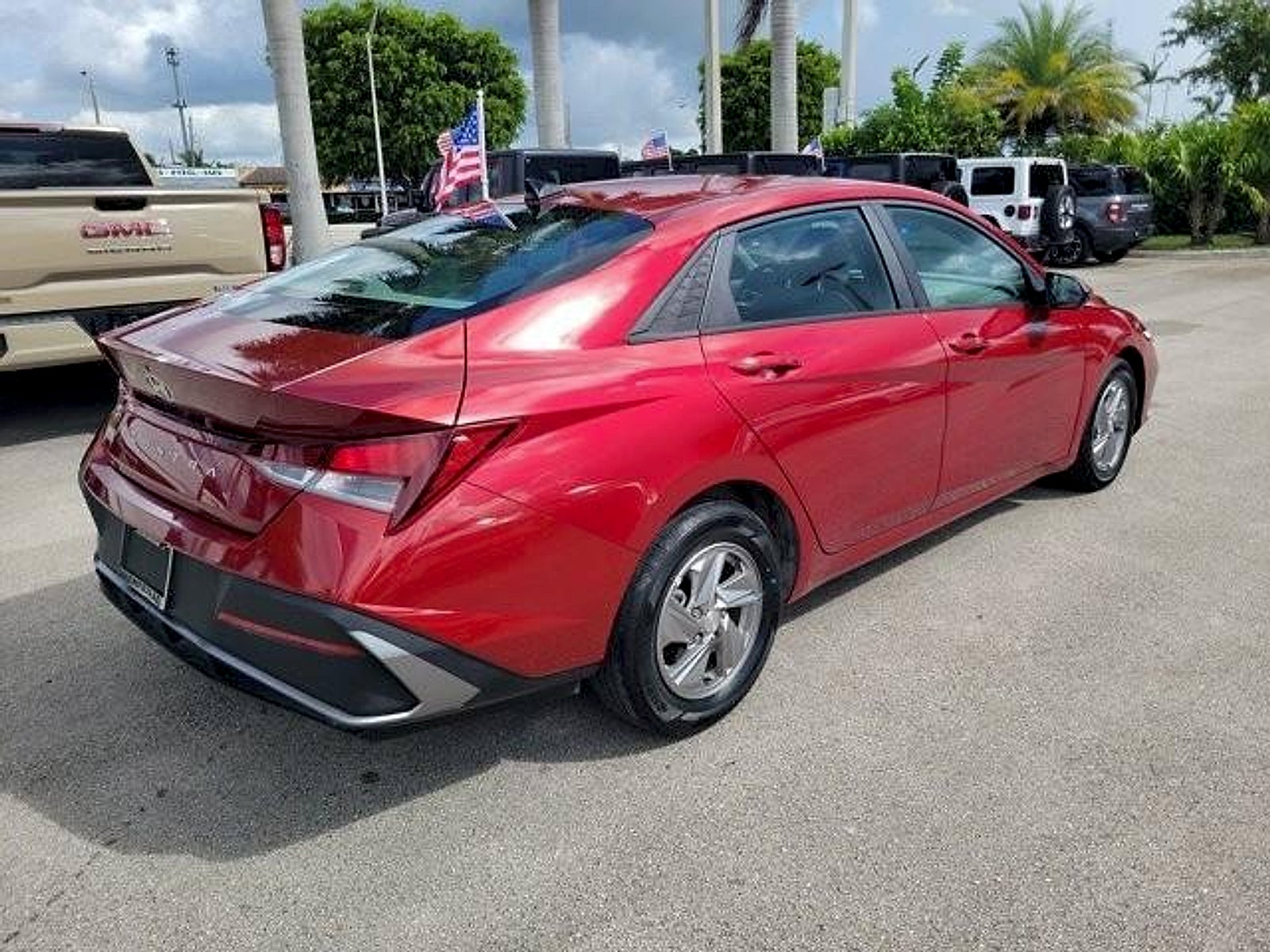 2025 Hyundai ELANTRA SE