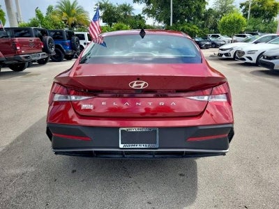 2025 Hyundai ELANTRA SE