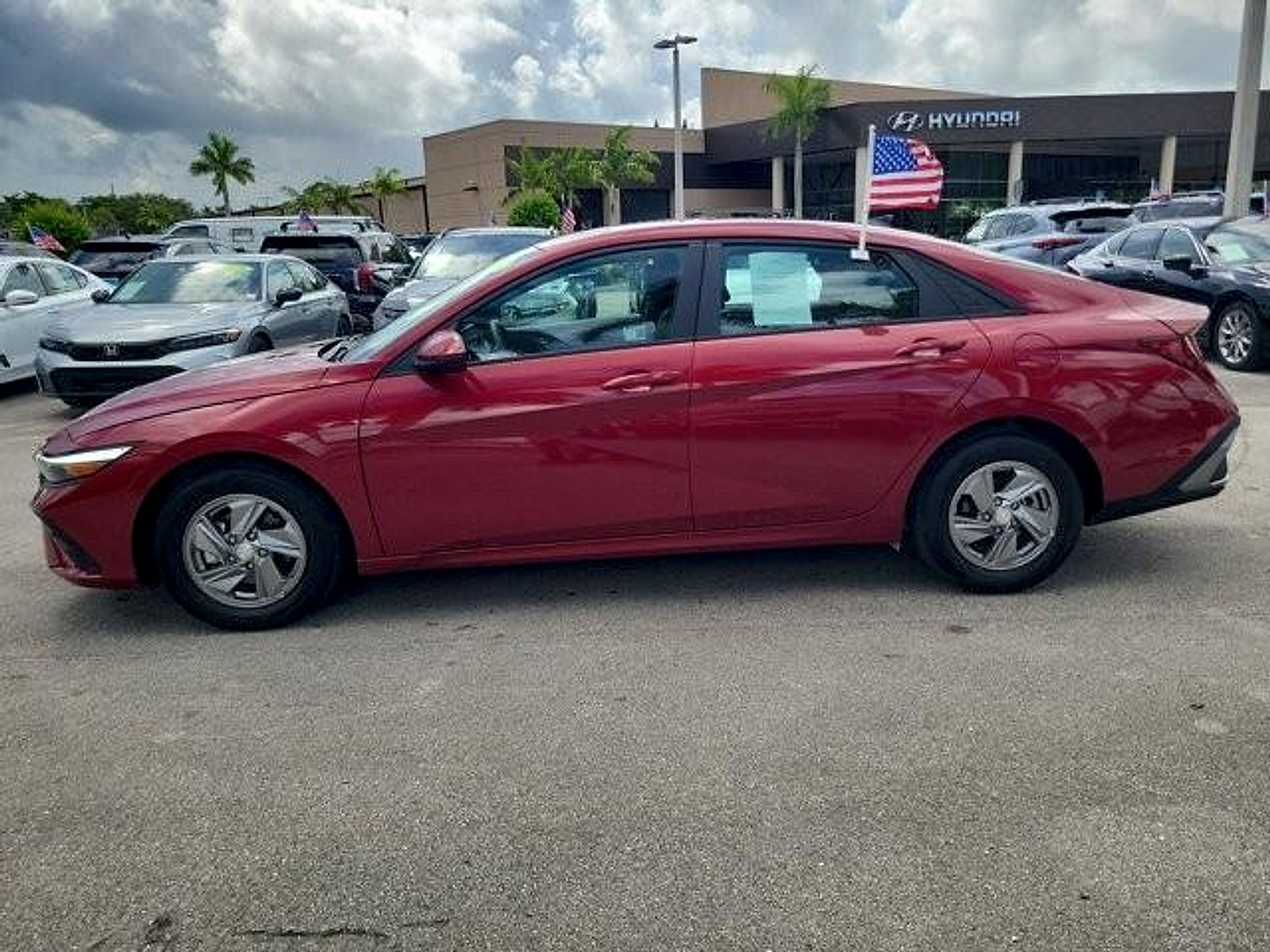 2025 Hyundai ELANTRA SE