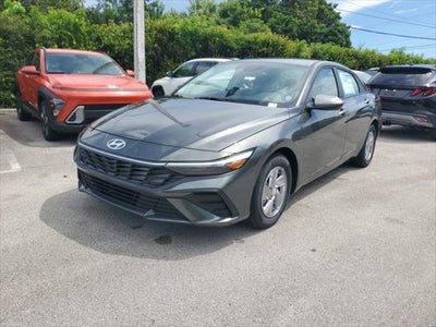 2025 Hyundai ELANTRA SE