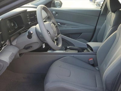 2025 Hyundai ELANTRA SE