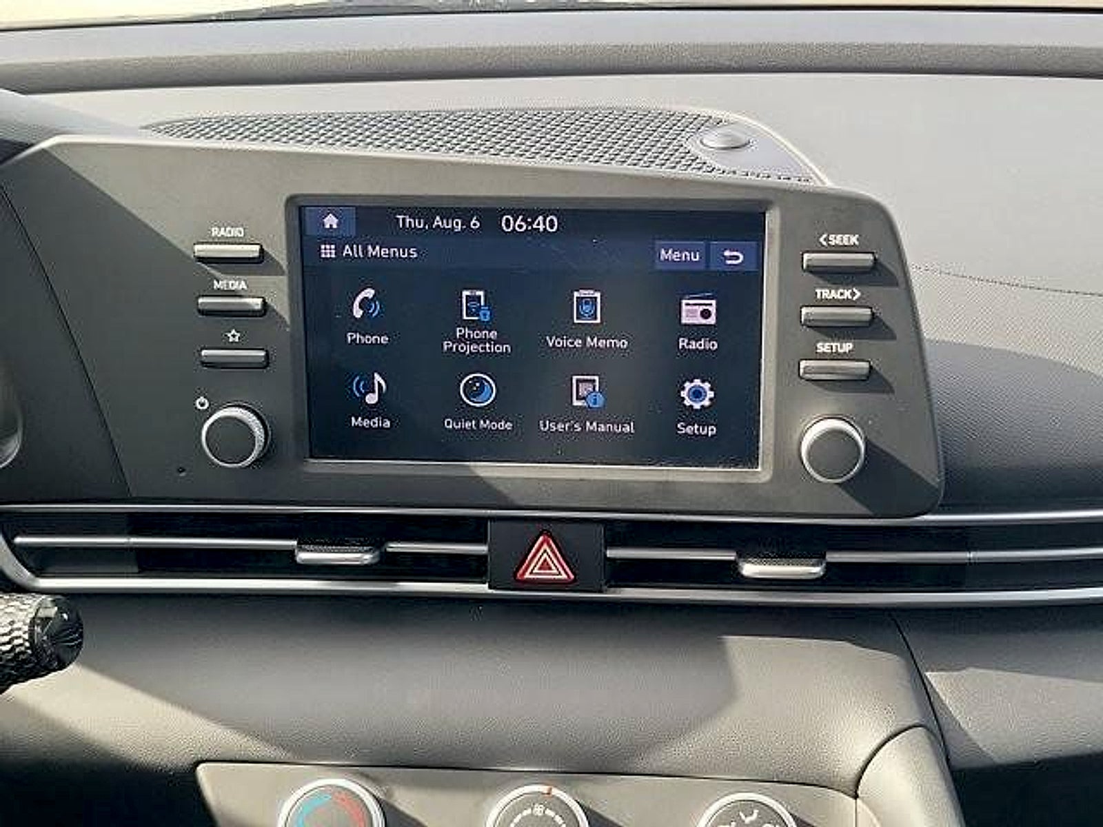 2024 Hyundai ELANTRA SE
