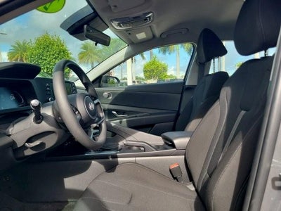 2024 Hyundai ELANTRA SE