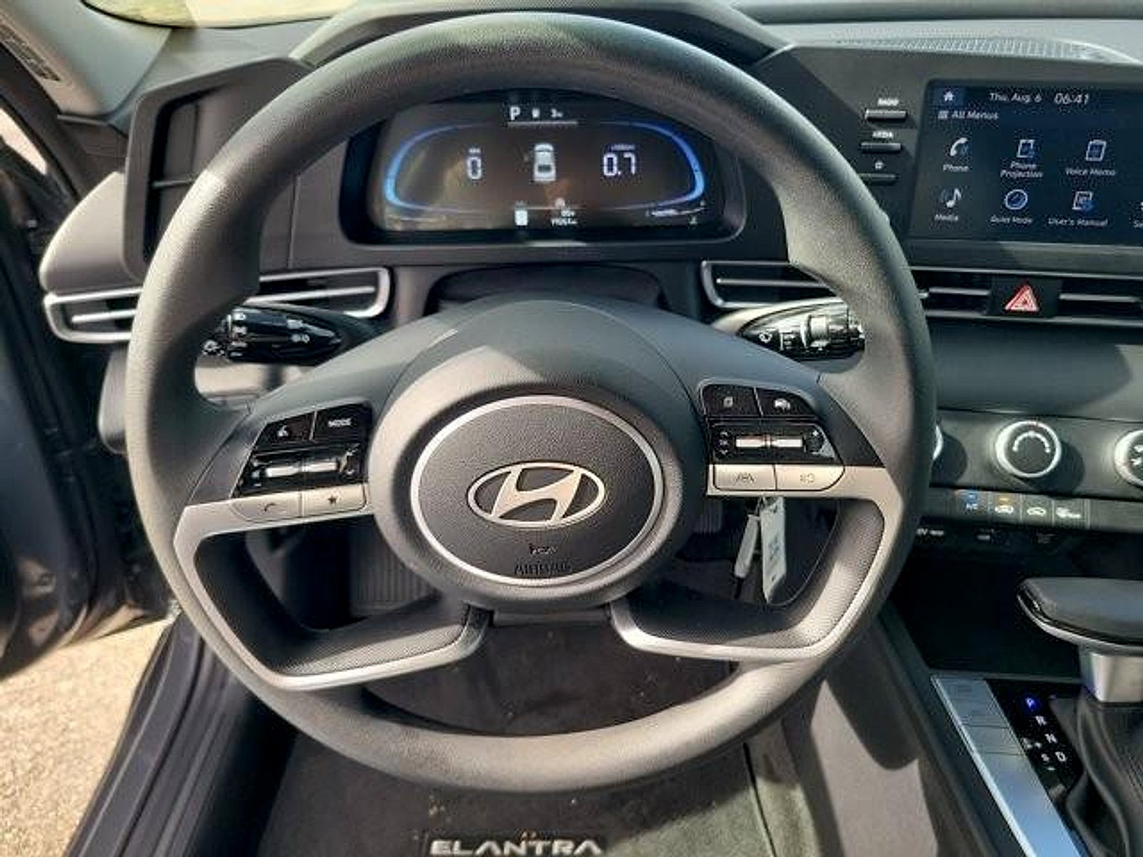 2024 Hyundai ELANTRA SE