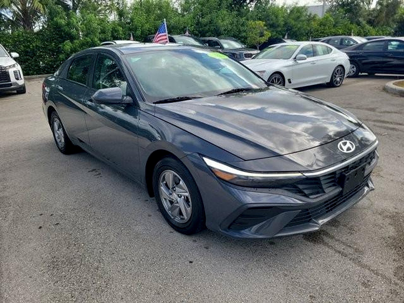2024 Hyundai ELANTRA SE