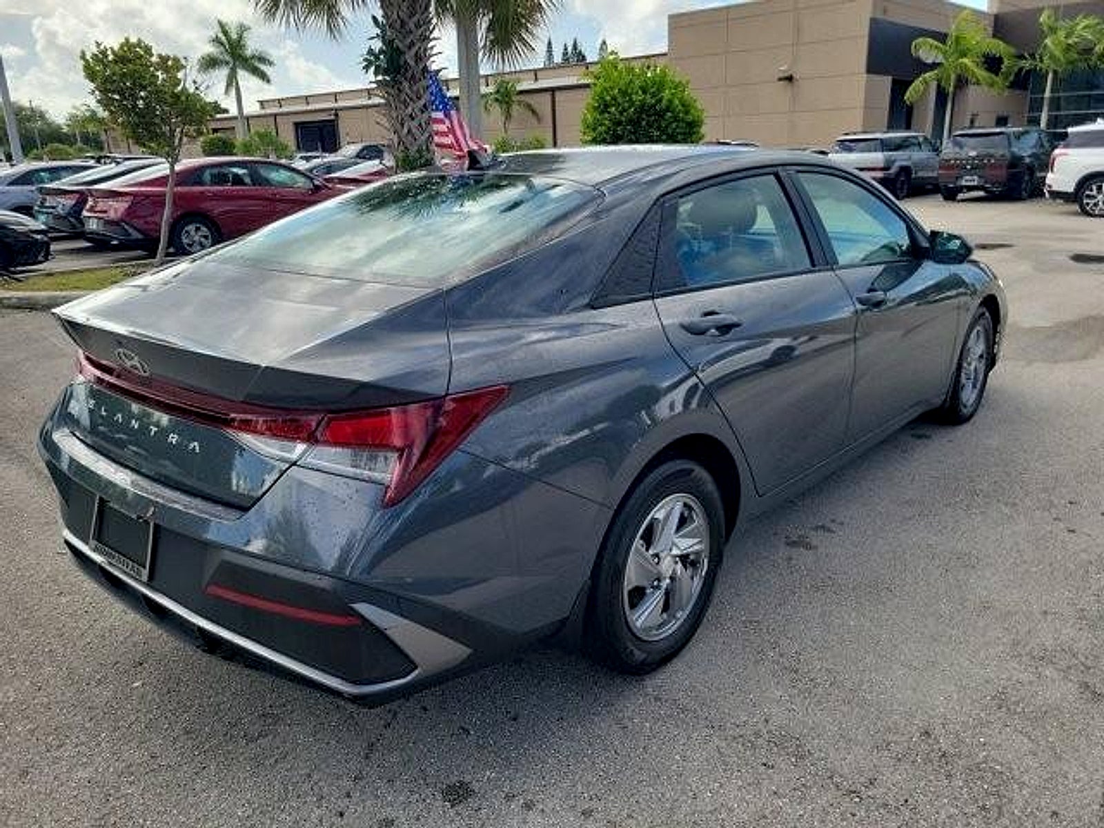 2024 Hyundai ELANTRA SE
