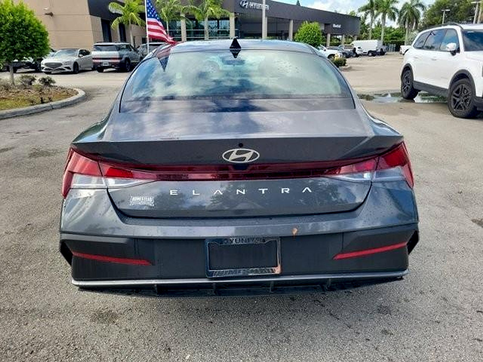 2024 Hyundai ELANTRA SE