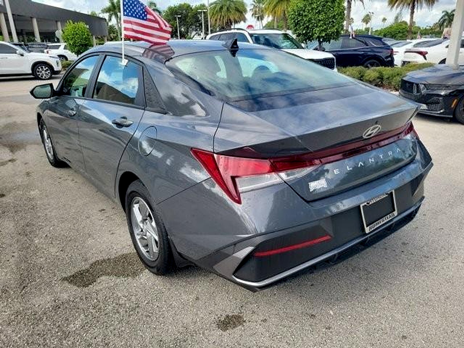 2024 Hyundai ELANTRA SE