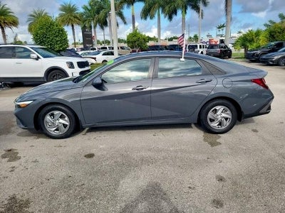 2024 Hyundai ELANTRA SE