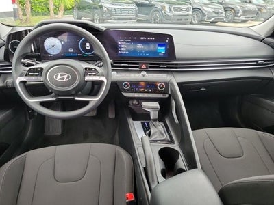 2024 Hyundai ELANTRA SEL IVT